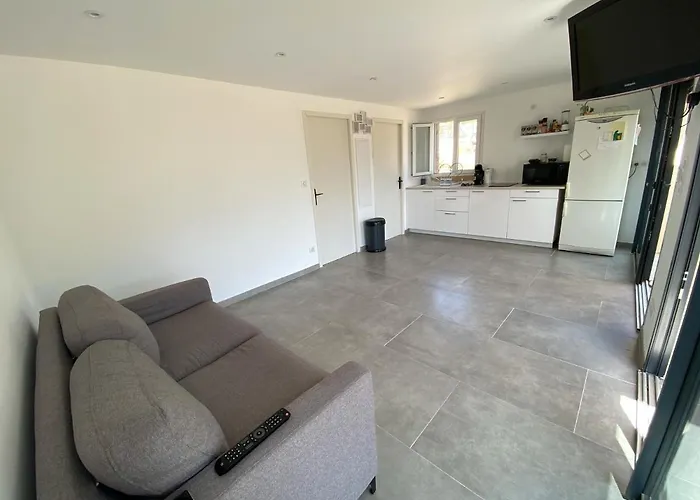 Maison Proche Ajaccio Au Coeur Du Village Hébergement de vacances Alata